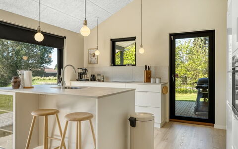 Alfrede - from the Sea: Cuisine, Comptoir, Meubles, Design Intérieur, Luminaire, Sol, Appareil De Cuisine, Table Cuisine Et Salle A Manger, Plafond, Éclairage