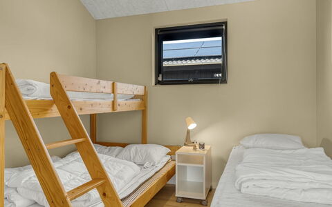 Alfrede - from the Sea: Lit Superposé, Sol, Lit, Chambre, Bois, Sol, Design Intérieur, Pièce, Literie, Drap De Lit