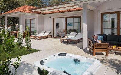 Logement:&nbsp;Luxury Bay Villa with Private Hot Tub 313.3