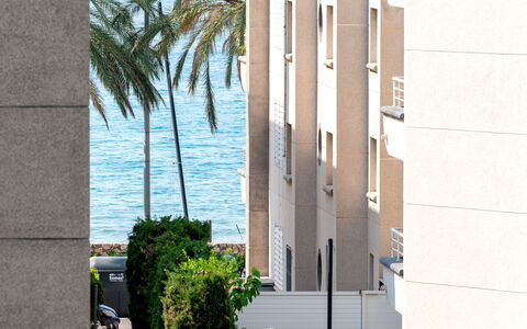 Waves: Nuage, Ciel, Jour, Propriété, L'Eau, Bâtiment, Plante, Bleu Azur, Design Urbain, Espace Public