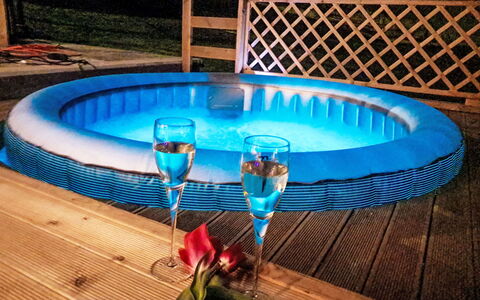 Leonardo: Loisir, Piscine, Plastique, Jacuzzi, Arrière-Cour