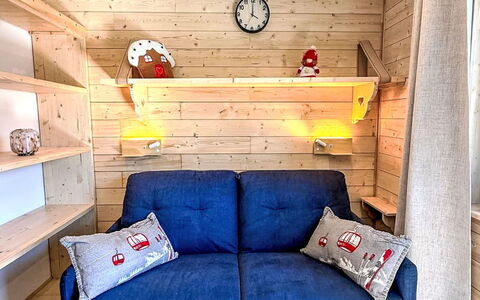 Val Thorens 540: Bois, Design Intérieur, Meubles, Sol, Sol, Pièce, Canapé, Plafond, Salon, Tache De Bois