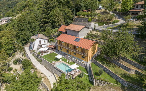 Casa Aurora - Recco, Liguria: Bâtiment, Propriété, Plante, Fenêtre, Arbre, Lot Terre, Design Urbain, Maison, Quartier, Zone Résidentielle