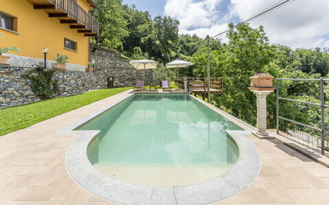 Casa Aurora - Recco, Liguria: L'Eau, Plante, Nuage, Propriété, Ciel, Arbre, Botanique, Plan D'Eau, Piscine, Loisir