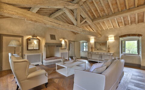 Villa Dell'abate: Canapé, Meubles, Propriété, Fenêtre, Table, Bois, Design Intérieur, Salon, Cadre, Chaise