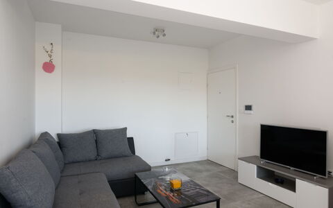 Franka: Ciel, Nuage, Jour, Propriété, Bâtiment, Cabinetry, Bois, Architecture, Design Intérieur, Ombre