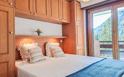 Champex 220: Meubles, Design Intérieur, Bois, Sol, Sol, Pièce, Chambre, Lit, Plafond, Tache De Bois