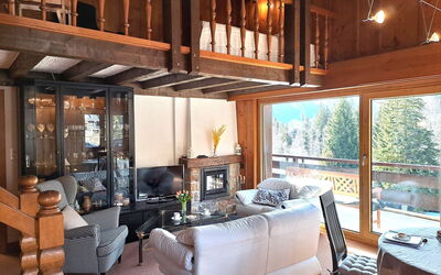 Le Sporting 220.2: Meubles, Design Intérieur, Bois, Canapé, Sol, Salon, Plafond, Pièce, Sol, Chaise