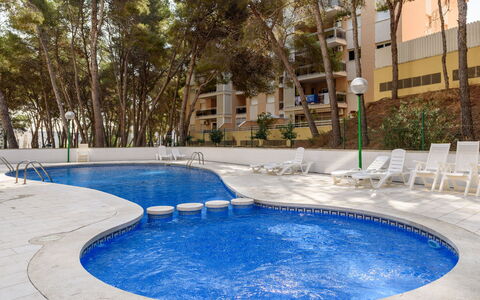 Uolas: Appartement, Condominium, Piscine, Ombre, Mobilier De Jardin, Recours, Balcon, Hôtel, Ville Resort