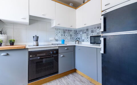 Uolas: Appareil De Cuisine, Cuisine, Comptoir, Principaux Appliance, Cabinetry, Cuisinière, Sol, Bois, Design Intérieur, Électroménager
