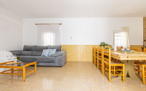 Mama: L'Eau, Plante, Piscine, Arbre, Ombre, Mobilier De Jardin, Loisir, Rectangle, Composite, Paysage