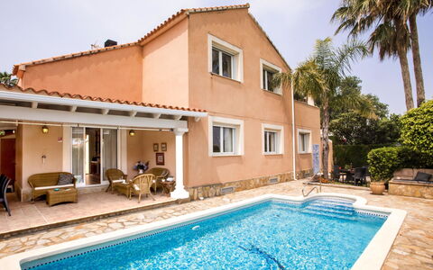 Casa Larauri Oliva Nova: L'Eau, Plante, Piscine, Arbre, Ombre, Mobilier De Jardin, Loisir, Rectangle, Composite, Paysage