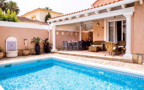 Casa Larauri Oliva Nova: L'Eau, Plante, Piscine, Arbre, Ombre, Mobilier De Jardin, Loisir, Rectangle, Composite, Paysage
