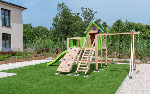 Villa Karina: L'Eau, Plante, Piscine, Arbre, Ombre, Mobilier De Jardin, Loisir, Rectangle, Composite, Paysage