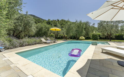 Fienile Di Fabio - Colline Fiorentine Vaiano, Tosc: L'Eau, Ciel, Plante, Propriété, Piscine, Bleu Azur, Mobilier De Jardin, Arbre, Bâtiment, Ombre