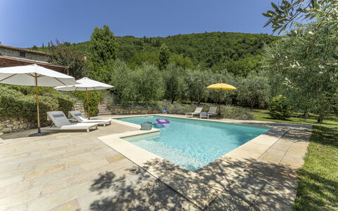 Fienile Di Fabio - Colline Fiorentine Vaiano, Tosc: L'Eau, Plante, Propriété, Piscine, Ciel, Bleu Azur, Arbre, Mobilier De Jardin, Ombre, Immobilier