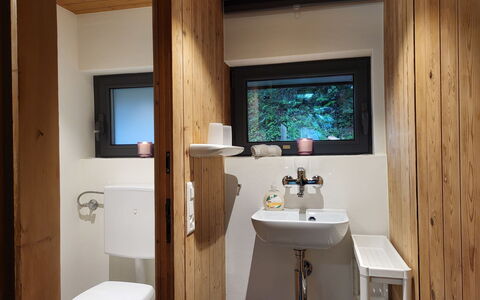 Bosco della Bella 6: Miroir, Robinet, Évier, Propriété, Bâtiment, Luminaire Plomberie, Lavabo, Salle De Bains, Violet, Bois