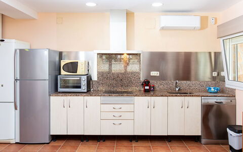 Riomar Beach House: Aliments, Table, Vaisselle, Plante, Meubles, Ciel, Chaise, Vaisselle, Assiette, Mobilier De Jardin