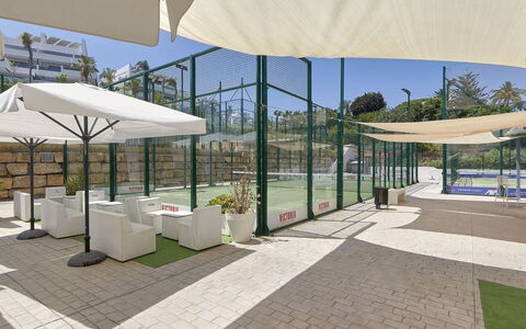 Mirador de Estepona Hills: Aliments, Table, Vaisselle, Plante, Meubles, Ciel, Chaise, Vaisselle, Assiette, Mobilier De Jardin