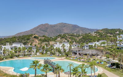 Mirador de Estepona Hills: Aliments, Table, Vaisselle, Plante, Meubles, Ciel, Chaise, Vaisselle, Assiette, Mobilier De Jardin