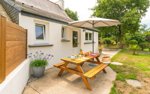 Ty Naïg: Aliments, Table, Vaisselle, Plante, Meubles, Ciel, Chaise, Vaisselle, Assiette, Mobilier De Jardin