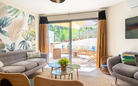 Ocean Forest: Aliments, Table, Vaisselle, Plante, Meubles, Ciel, Chaise, Vaisselle, Assiette, Mobilier De Jardin