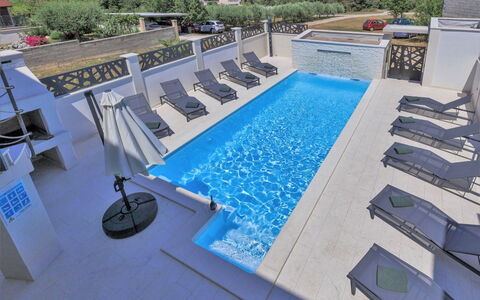 Enka: Aliments, Table, Vaisselle, Plante, Meubles, Ciel, Chaise, Vaisselle, Assiette, Mobilier De Jardin