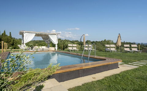 Villa Zara: L'Eau, Ciel, Plante, Piscine, Bleu Azur, Nuage, Arbre, Ombre, Herbe, Design Urbain
