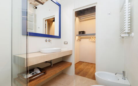 Casa Novecento: Miroir, Robinet, Luminaire Plomberie, Évier, Propriété, Lavabo, Salle De Bains, Design Intérieur, Architecture