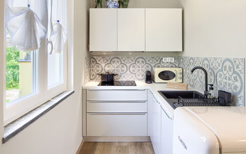 La Casa Dei Glicini - Levanto: Cabinetry, Evier, Propriété, Évier, Robinet, Comptoir, Luminaire Plomberie, Fenêtre, Design Intérieur, Cuisine