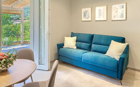 La Casa Dei Glicini - Levanto: Meubles, Canapé, Plante, Bleu Azur, Table, Bois, Design Intérieur, Salon, Oreiller, Sol
