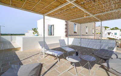 Suite 1 Deluxe: Sud del Sud: Canapé, Propriété, Fenêtre, Ombre, Bois, Design Intérieur, Chaise, Bâtiment, Ciel, Salon