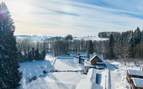 Lesní Plovárna B1: Neige, L'Hiver, Arbre, Gelé, Chalet, Pente, Station De Montagne, Mélèze, Géologique Phénomène, Brindille