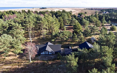 Eliza - 600M from the Sea: Toit, Maison, Lot Terre, Domicile, Chalet, Biens, Batiments Jardin, Ombre, Cabane En Rondins, Aménagement Paysager