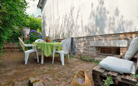 L'Escapade: Ciel, Plante, Meubles, Communauté Des Plantes, Table, Paysage Naturel, Chaise, Lot Terre, Mobilier De Jardin, Arbre
