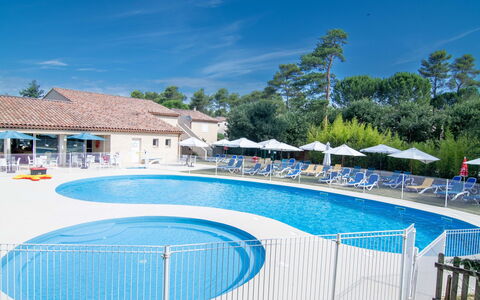 Petit Paradis Villa 44: L'Eau, Ciel, Plante, Piscine, Bâtiment, Bleu Azur, Arbre, Ombre, Plan D'Eau, Station Balnéaire