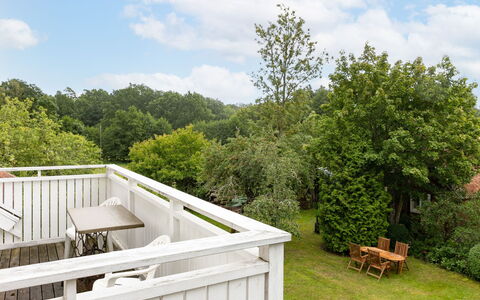 Arvidstorp: Nuage, Ciel, Plante, Communauté Des Plantes, Bâtiment, Arbre, Clôture, Paysage Naturel, Herbe, Chalet