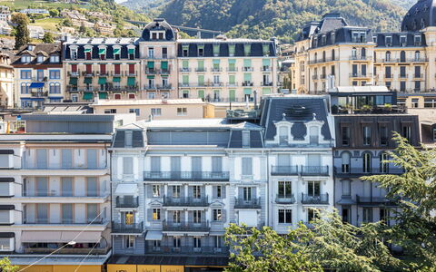 Le Jazz: Bâtiment, Fenêtre, Jour, Propriété, Plante, Ciel, Bleu Azur, Design Urbain, Condominium, Quartier