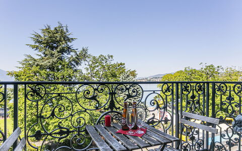 Le Jazz: Ciel, Plante, Rectangle, L'Eau, Mobilier De Jardin, Herbe, Clôture, Paysage, Art, Loisir