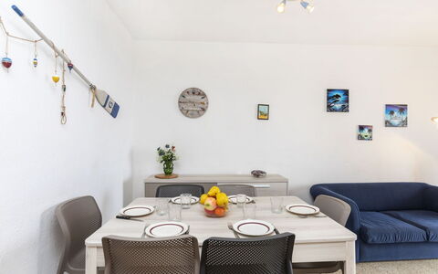 Riells Platja: Vaisselle, Ciel, Table, Propriété, Plante, Meubles, Bâtiment, Nuage, Vaisselle, Coupe