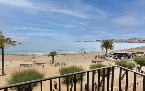 Riells Platja: Vaisselle, Ciel, Table, Propriété, Plante, Meubles, Bâtiment, Nuage, Vaisselle, Coupe
