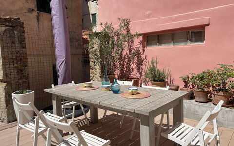 Casa nel Blu: Vaisselle, Ciel, Table, Propriété, Plante, Meubles, Bâtiment, Nuage, Vaisselle, Coupe