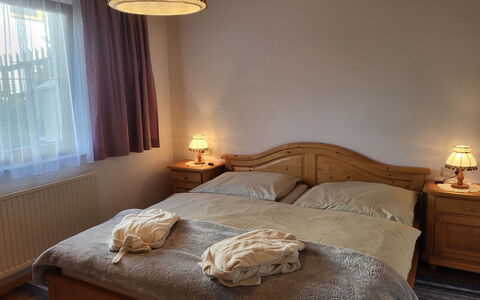 Sonnenschein B: Meubles, Propriété, Bâtiment, Confort, Fenêtre, Bois, Lampe, Éclairage, Design Intérieur, Cadre De Lit