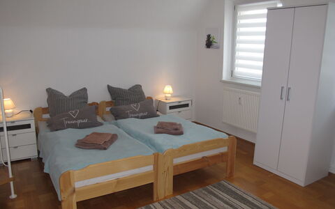 Rosa: Meubles, Propriété, Bâtiment, Fenêtre, Bois, Confort, Éclairage, Design Intérieur, Sol, Sol