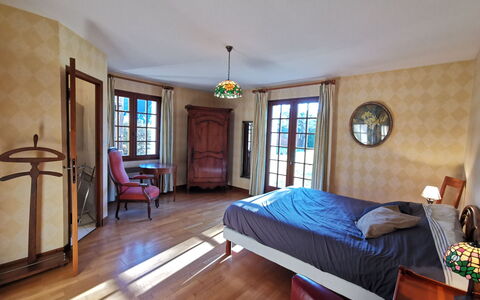 L'Ilet: Meubles, Propriété, Bleu Azur, Bois, Design Intérieur, Fenêtre, Confort, Sol, Sol, Mur