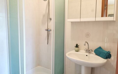L'Ilet: Robinet, Luminaire Plomberie, Évier, Lavabo, Propriété, Salle De Bains, Violet, Design Intérieur