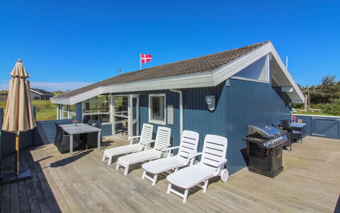 Mitre - 300M from the Sea: Domicile, Maison, Toit, Chalet, Ombre, Porche, Plate-Forme, Planche, Biens, Recours