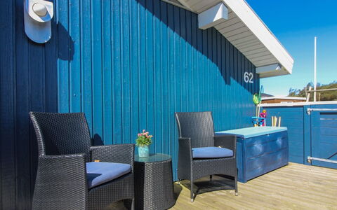 Mitre - 300M from the Sea: Plafond, Ombre, Dur, Planche, Chaise, Tache De Bois, Mobilier De Jardin, Hôtel