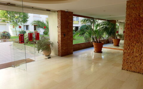Le Casino: Sol, Propriété, Hall, Tuile, Bâtiment, Sol, Pièce, Maison, Immobilier, Design Intérieur