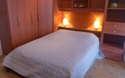 Le Casino: Chambre, Lit, Meubles, Pièce, Propriété, Drap De Lit, Cadre De Lit, Literie, Dur, Sol